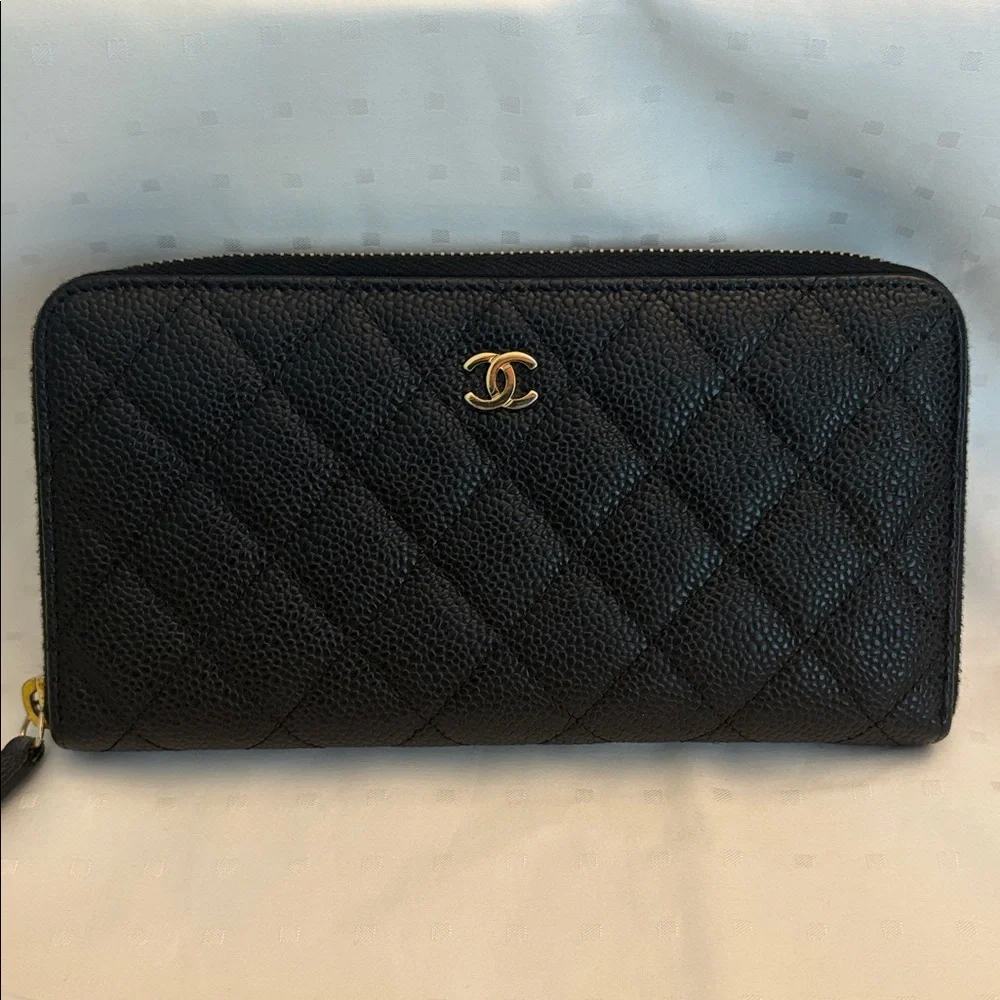Chanel Black Caviar Leather Zip Wallet with Original COA (EUC) 🖤🖤🖤 - Picture 2 of 16